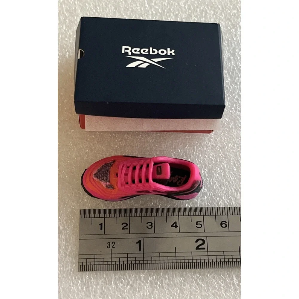 Zuru Mini Brands Figurine/Doll Mini‎ Reebok Toy Sneakers